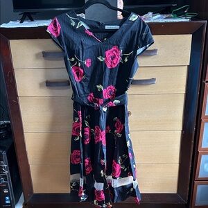 Gardeners Elegant Black and Pink Floral Dress size large